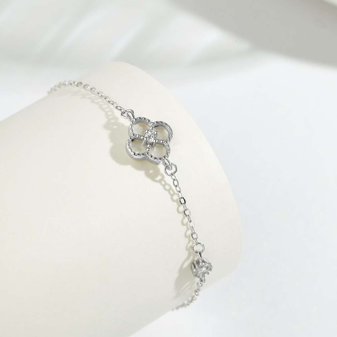 [Kincade Jewelrys]Delicate Four Leaf Clover Bracelet