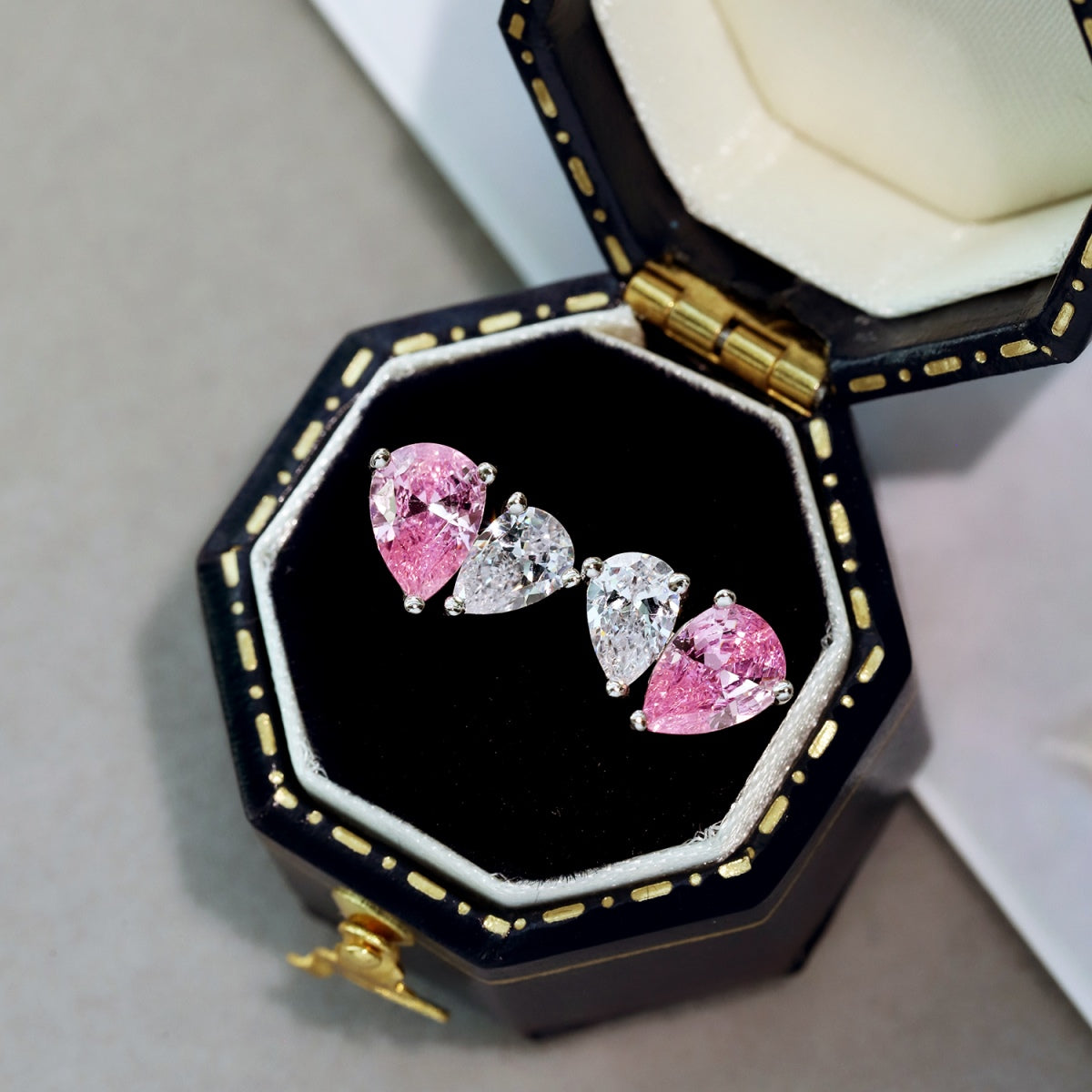 [Kincade Jewelrys]Dazzling Elegant Heart Cut Lover Earrings