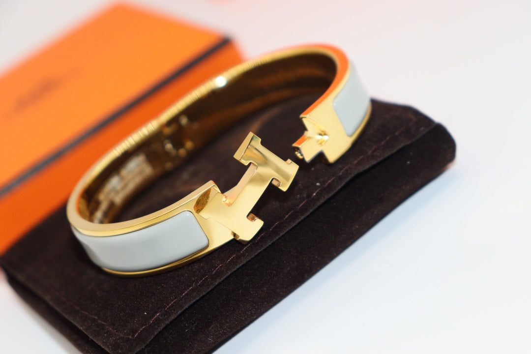 [Kincade Jewelrys]H LIGHT BLUE BRACELET