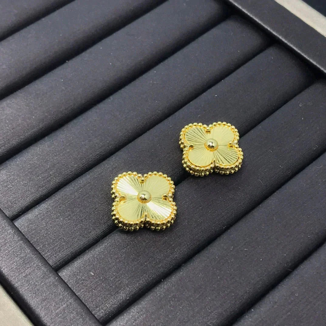 [Kincade Jewelrys]CLOVER MINI 9.5MM LASER EARRINGS