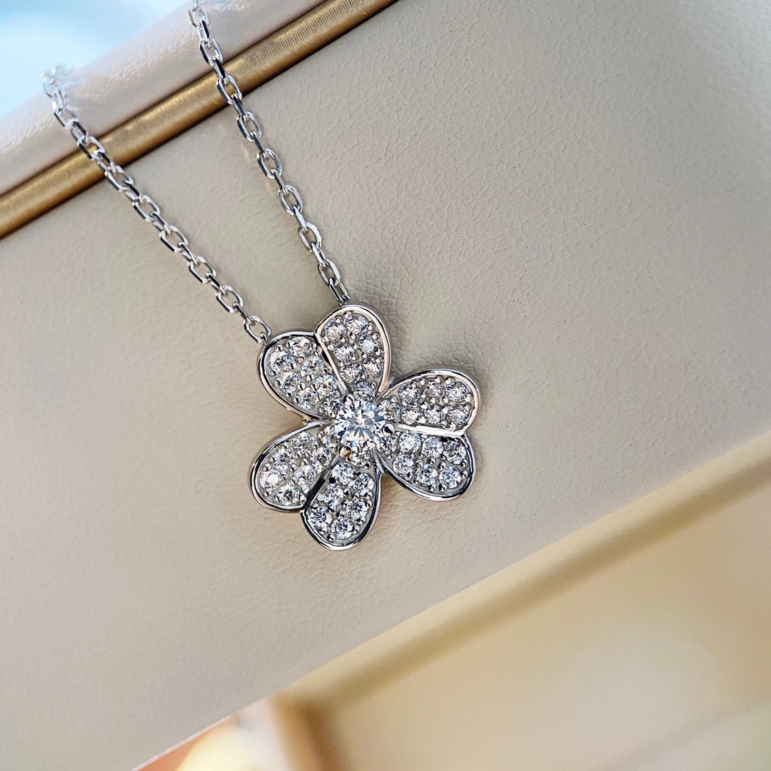 [Kincade Jewelrys]CLOVER DIAMOND NECKLACE SILVER