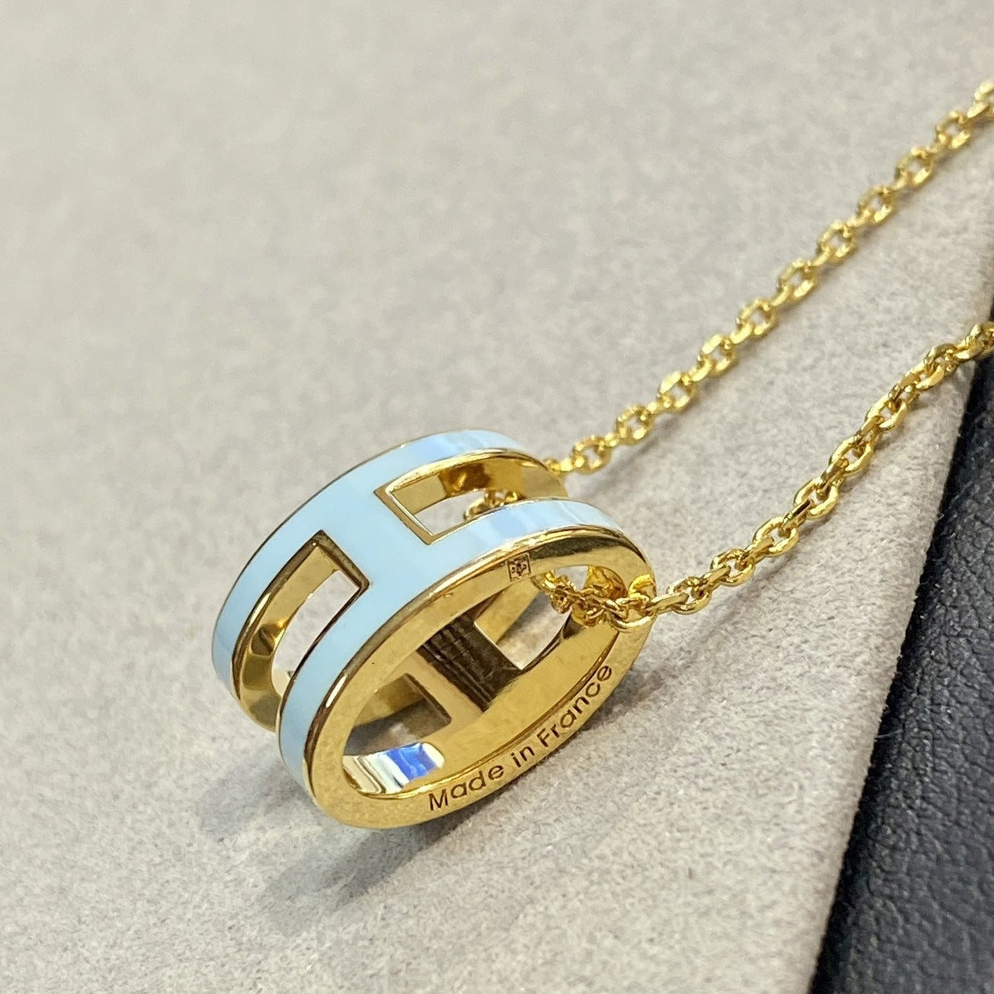 [Kincade Jewelrys]POP H LIGHT BLUE NECKLACE