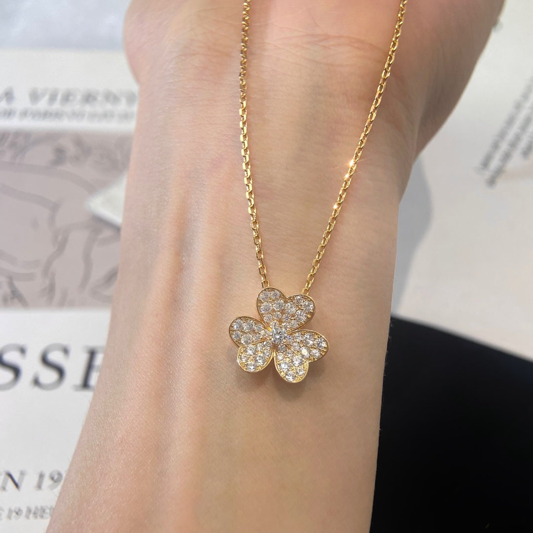 [Kincade Jewelrys]FLOWER DIAMOND NECKLACE