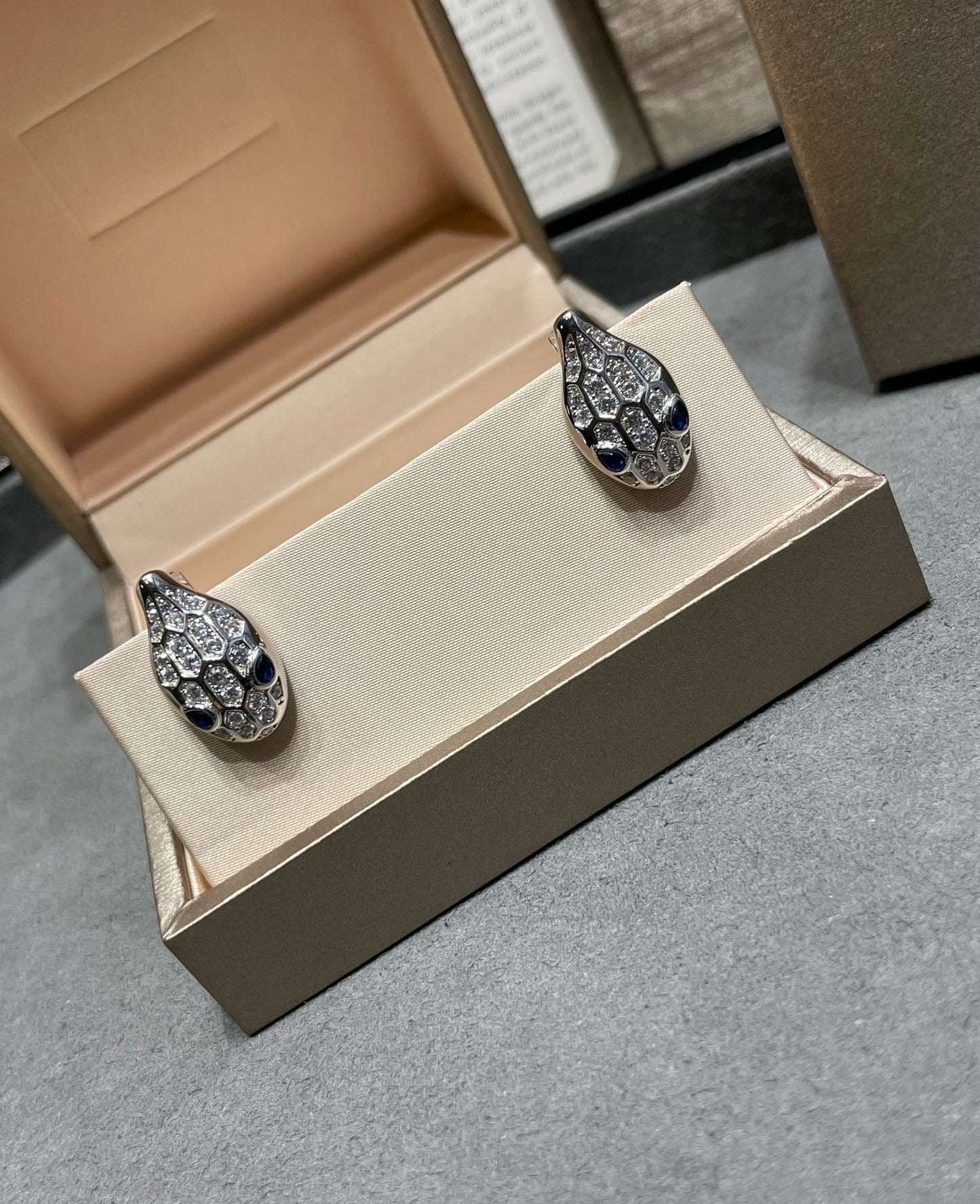 [Kincade Jewelrys]SERPENT DIAMOND STUD EARRINGS