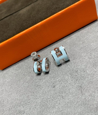 [Kincade Jewelrys]POP H SKY BLUE STUD EARRINGS