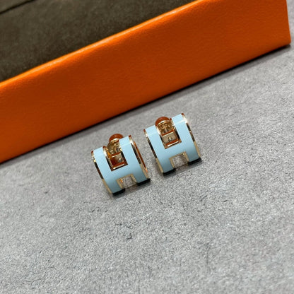[Kincade Jewelrys]POP H SKY BLUE STUD EARRINGS