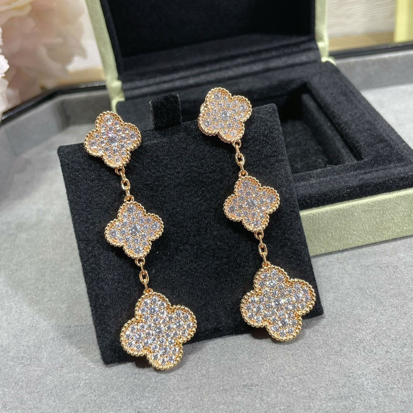 [Kincade Jewelrys]CLOVER 3 MOTIFS DIAMOND PAVED ROSE GOLD EARRINGS