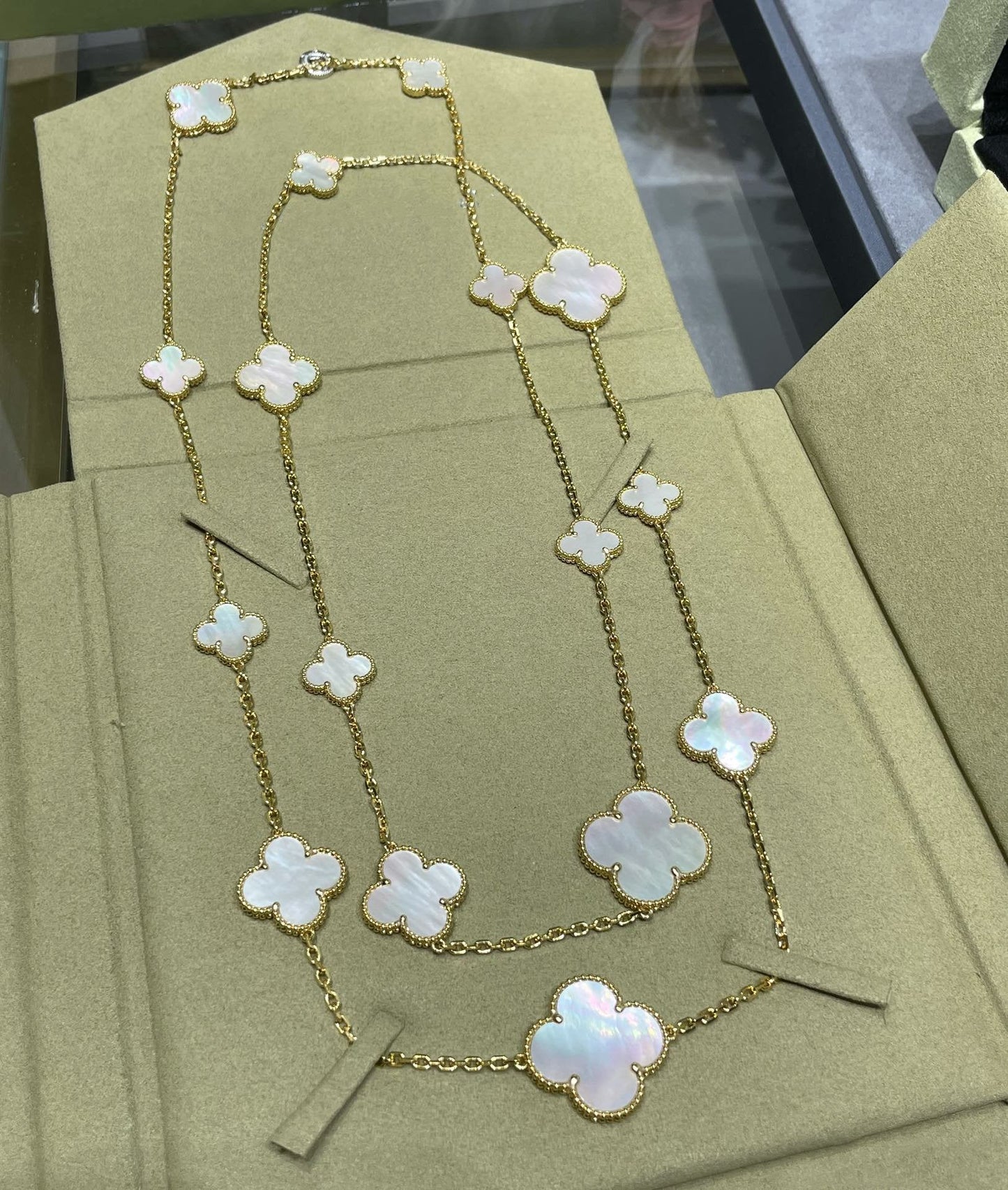 [Kincade Jewelrys]CLOVER 16 MOTIF WHITE MOP GOLD NECKLACE
