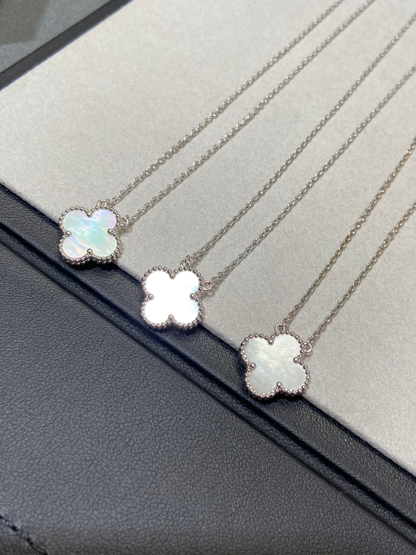 [Kincade Jewelrys]CLOVER MEDIUM SILVER WHITE MOP NECKLACE