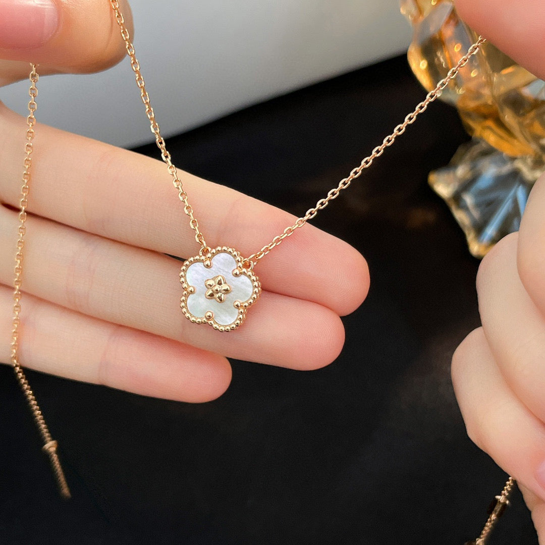 [Kincade Jewelrys]LUCKY  WHITE MOP  PLUM BLOSSOM NECKLACE