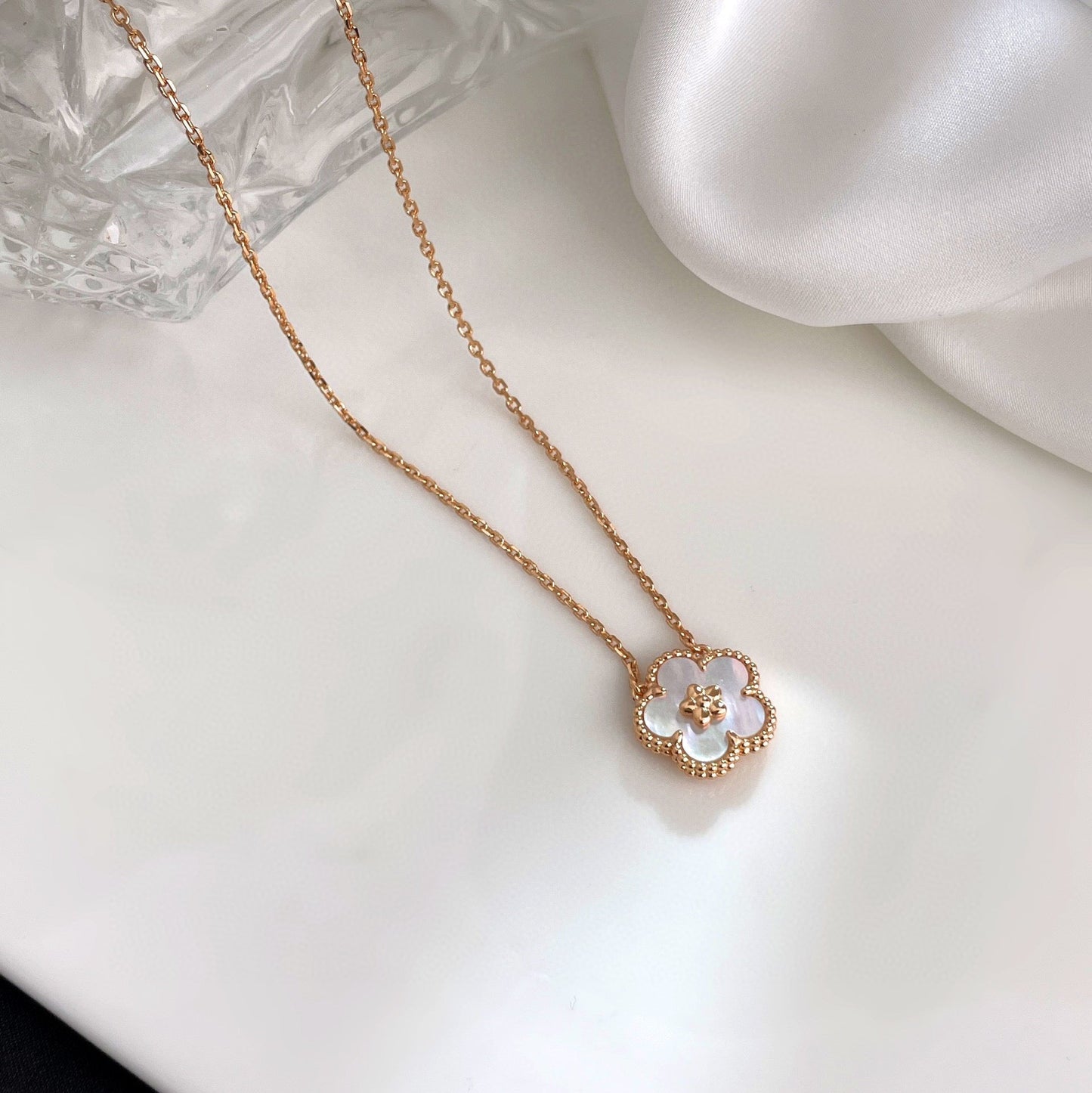 [Kincade Jewelrys]LUCKY  WHITE MOP  PLUM BLOSSOM NECKLACE