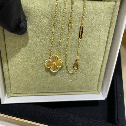 [Kincade Jewelrys]CLOVER 15MM LASER NECKLACE