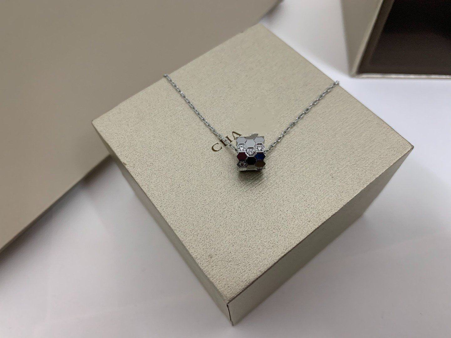 [Kincade Jewelrys]BEE LOVE DIAMOND NECKLACE