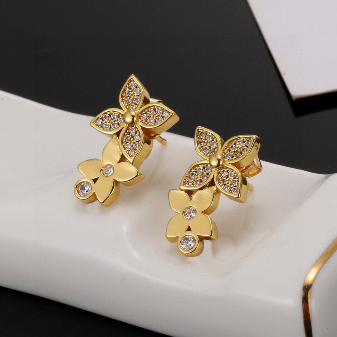 [Kincade Jewelrys]STAR BLOSSOM STUD EARRINGS DIAMONDS