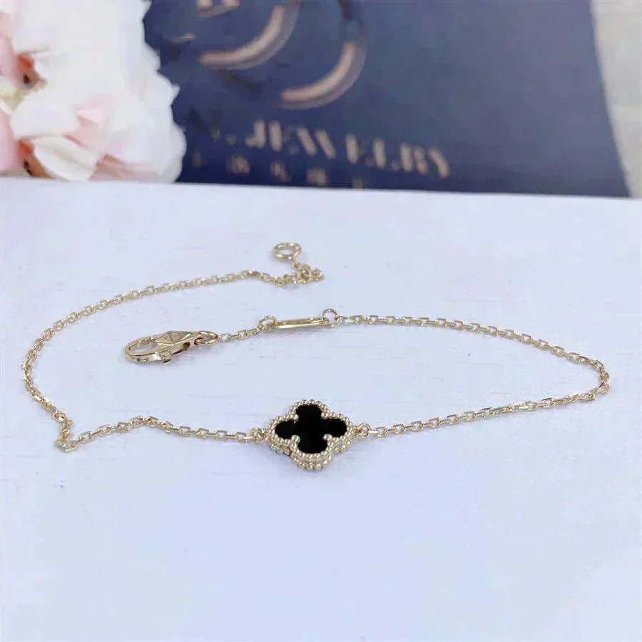 [Kincade Jewelrys]CLOVER ONYX SINGLE FLOWER BRACELET