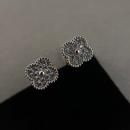 [Kincade Jewelrys]CLOVER MINI DIAMOND STUD EARRINGS